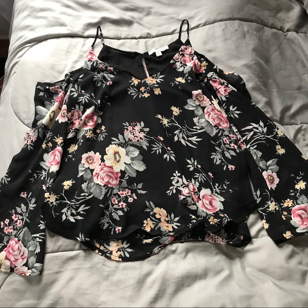 Floral cold shoulder blouse!